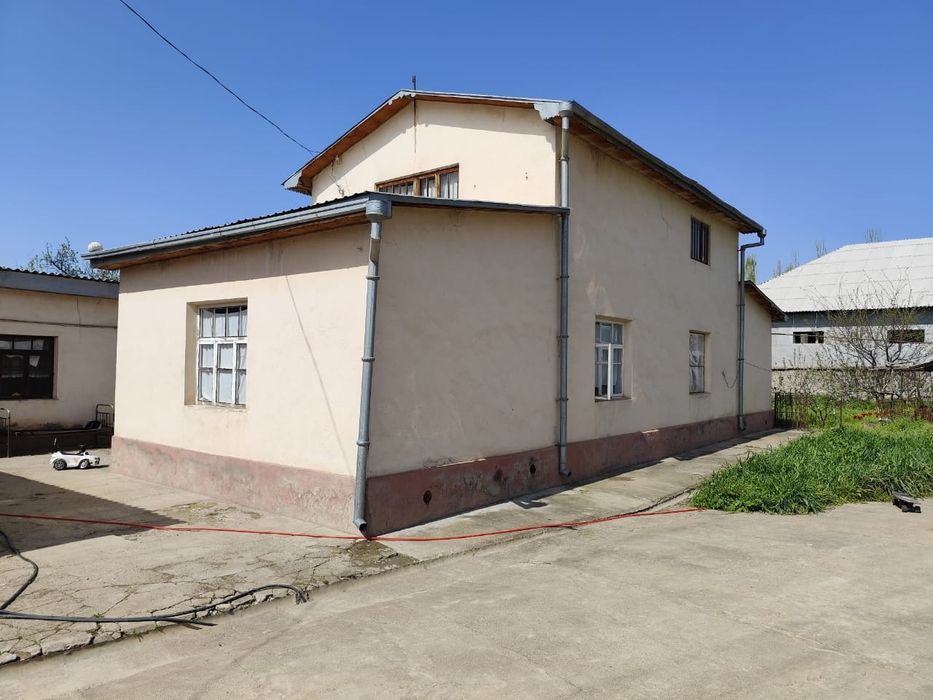 Uy sotiladi 9 sotig Бустонлик тумуани Абай Гулобад мфй оқтоти кушаси79