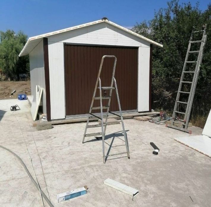 Garaj metalic din panouri sandwich  4.5 x 6m