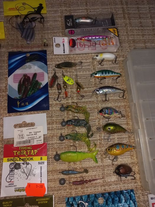 Чанта с примамки за пъстърва, кефал и костур