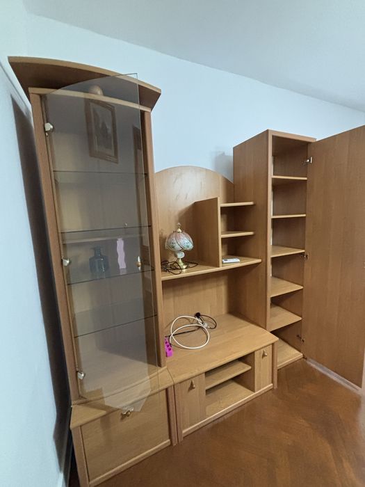 Ansamblu mobila living ,pt TV , cu usi , rafturi , usa sticla si dulap haine.