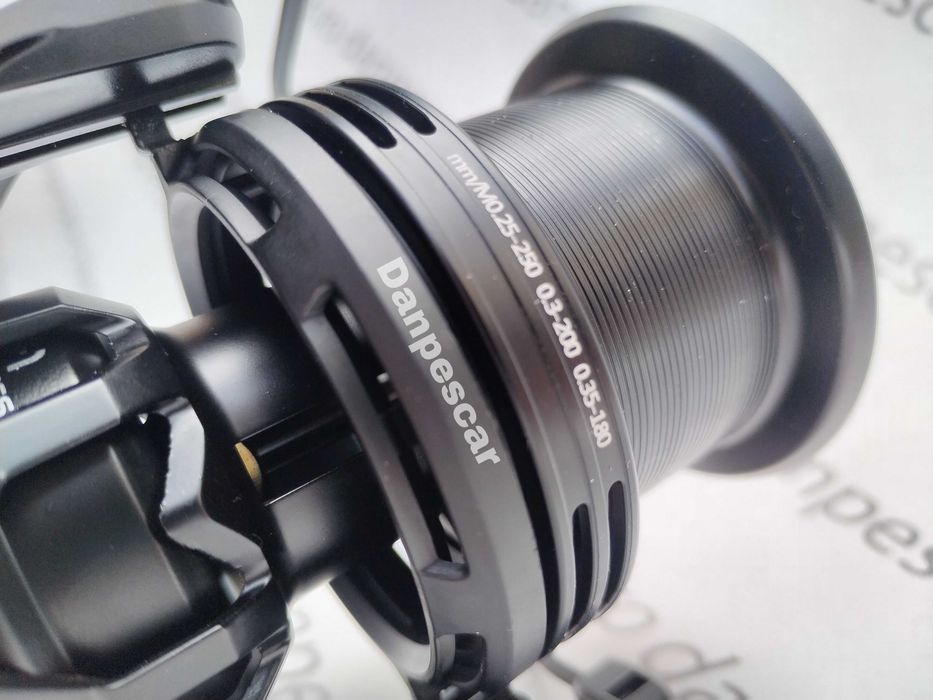 Mulinetă PRO FL Strategist SPOD Feeder si Crap TX8000 tambur Long Cast