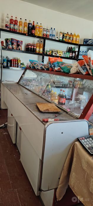 Vitrina xaladelnik, ishlashi yaxshi 2metlik, pasti alohida muzlatadi