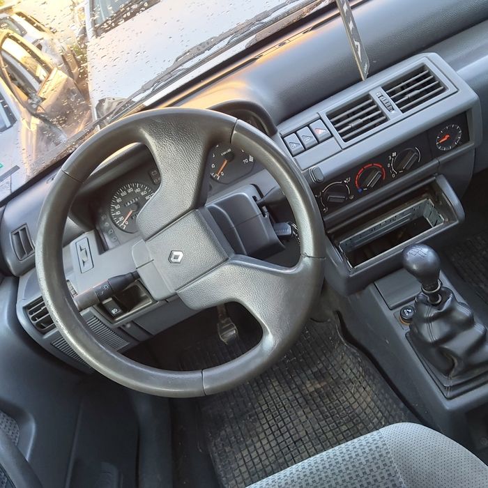 Рено Клио   1.4 MI  1997 г.