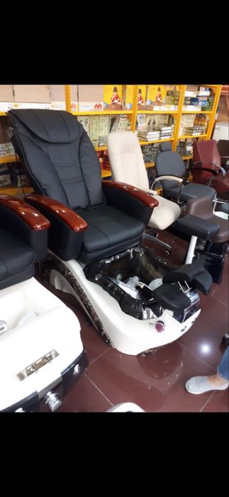 Продам срочно массажное- пидекюрное кресло