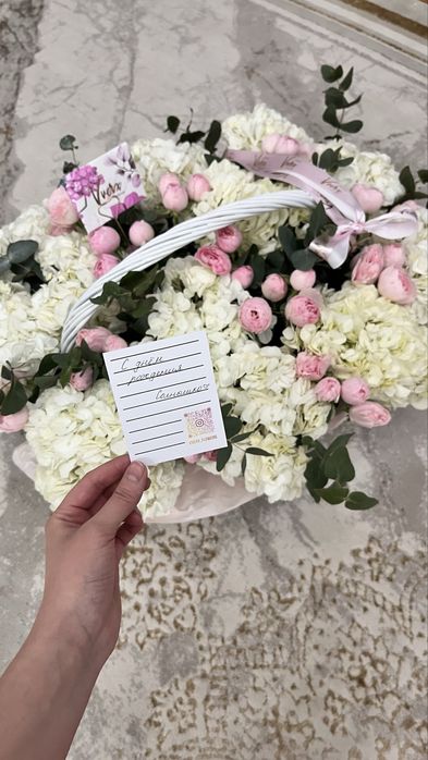 Цветы в корзинке