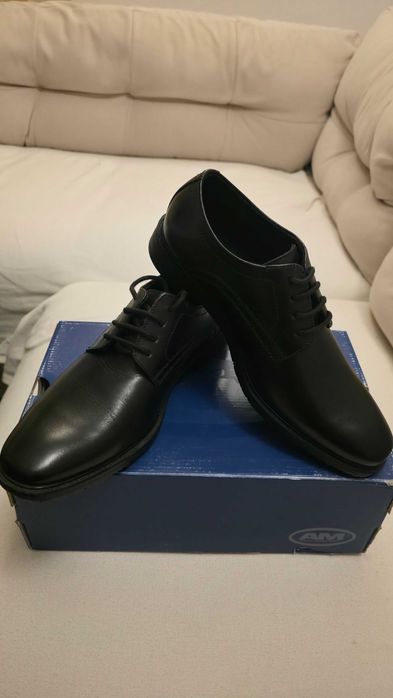 Pantofi 37 NOI nepurtati barbati piele naturala la jumatate de pret