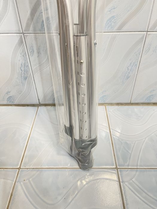 Carje metalice cu sprijin subaxilar, reglabile si usoare