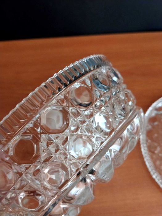 Масивна кристална бонбониера или голяма захарница с капак