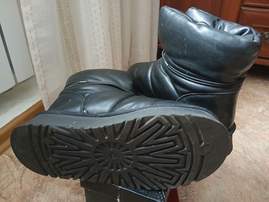 Продам угги дутыши