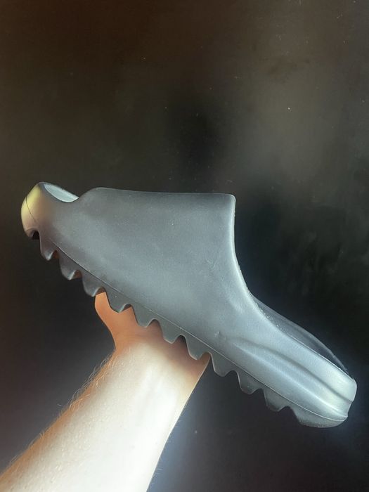 Papuci Yeezy Slides