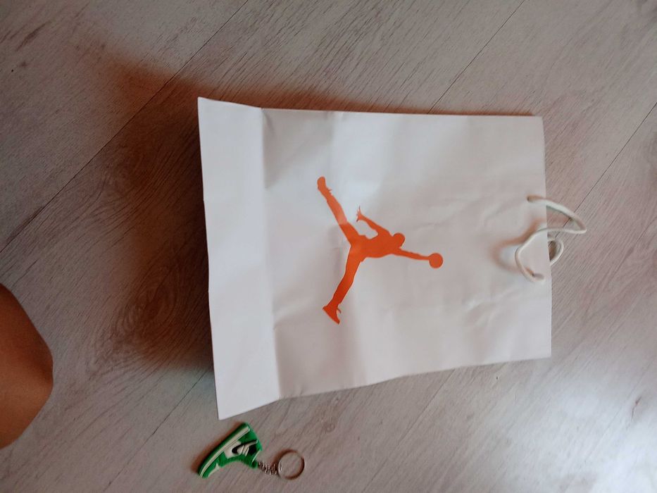 Продавам Jordan 4