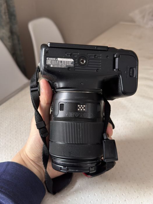Canon 77D в хорошем состояние
