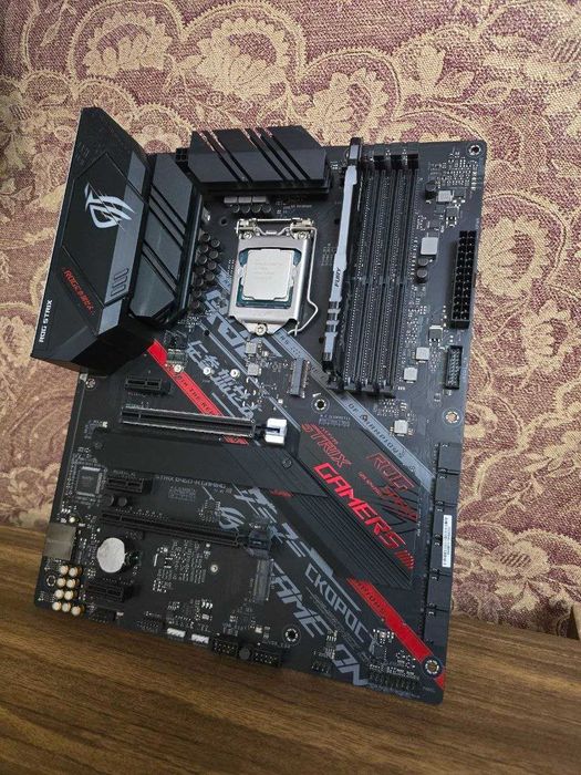 Asus ROG STRIX Gaming B460/i5 10400/Kingston Fury 16gb 3200