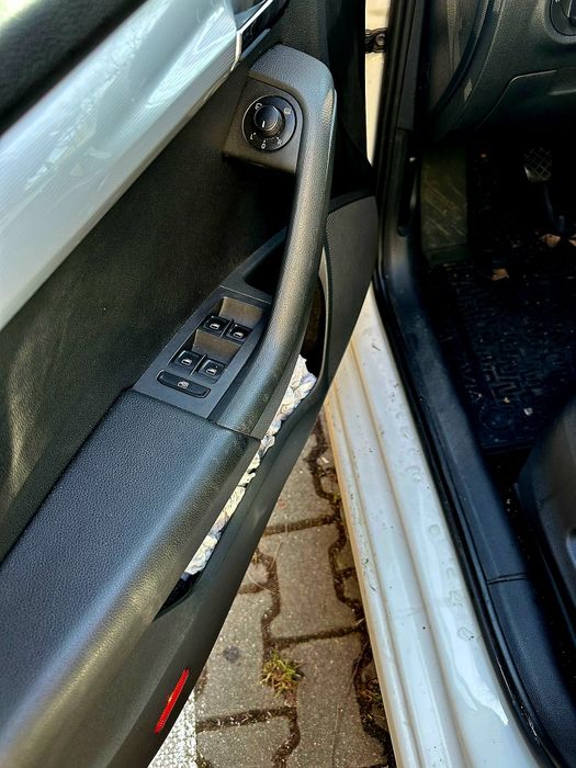 Vând urgent autoturism skoda!!!