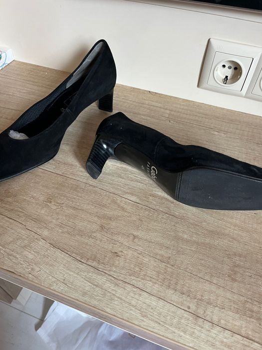 Gabor дамски 4.5,;37.5 ,велурени , нисък ток, елегантни