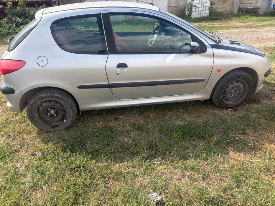 Продавам пежо 206