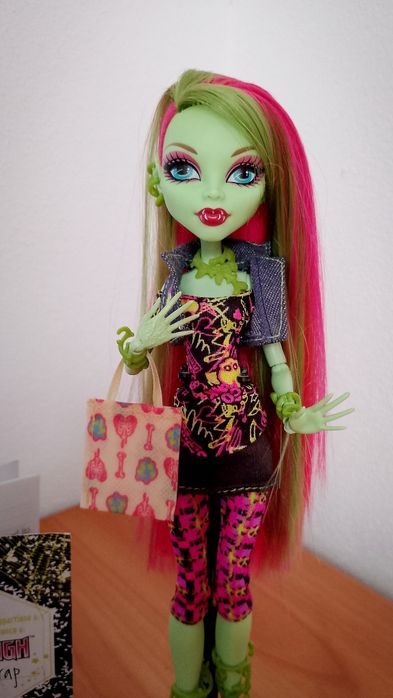 Păpușa Monster High Venus McFlytrap G1  Basic