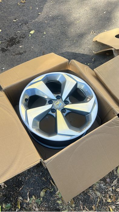 Продаю диски R18
