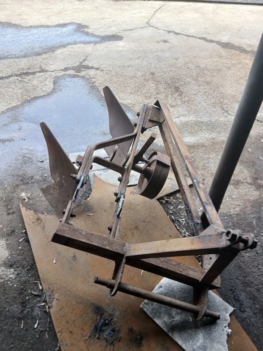 Плуг двух лемечный