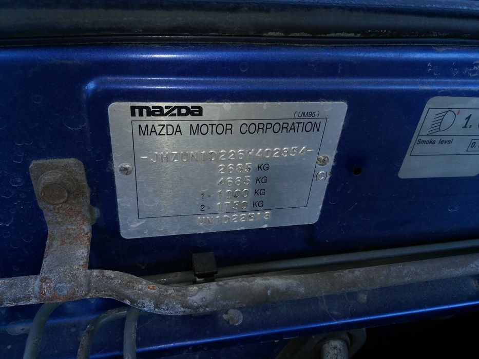 Mazda B2500 пикап.