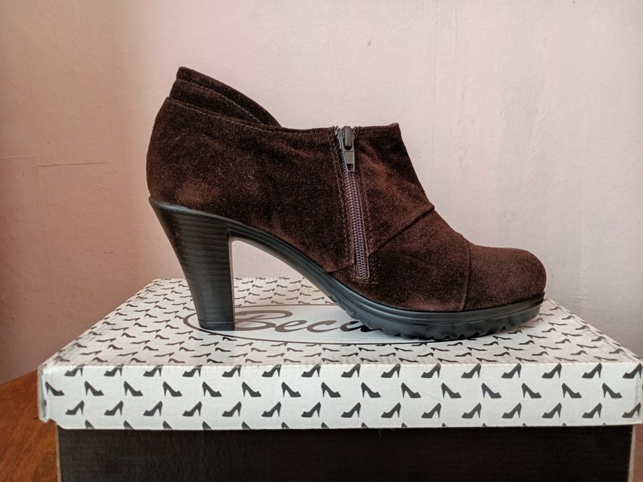 Нови!№39 Кафяви Боти Ест ми
15 €
29,34 лв