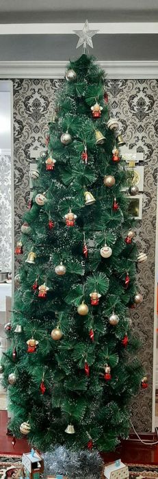 Ёлка высокая очень красивая