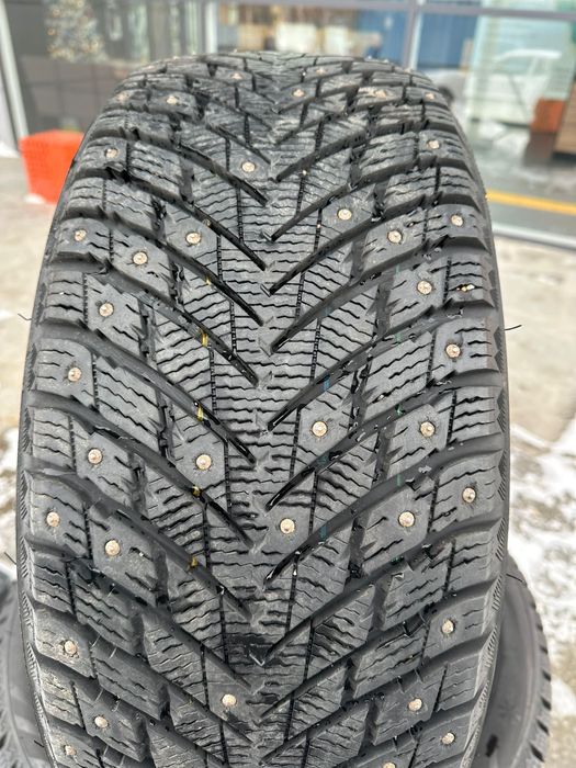 Продам зимние шины комплект