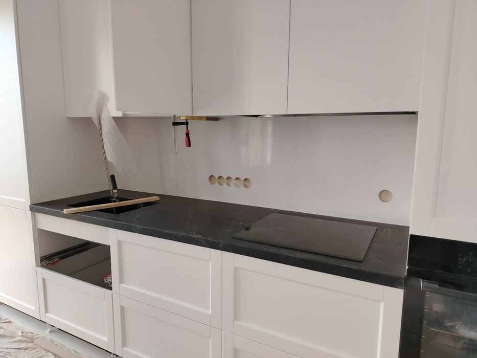 Кухонный стол из камня