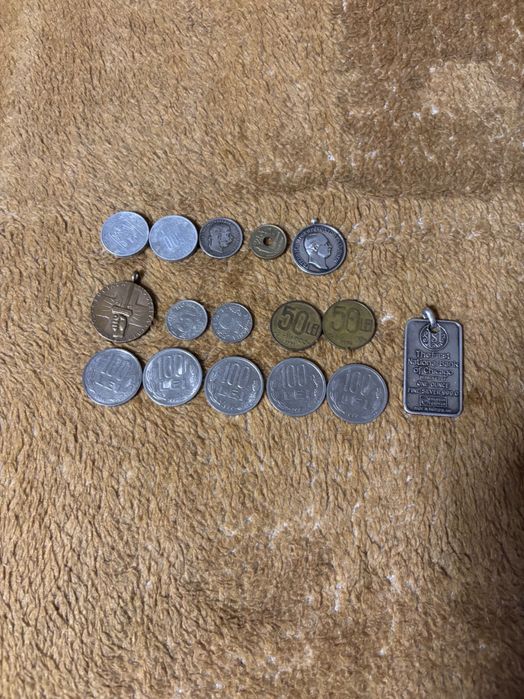 Monede vechi , caini