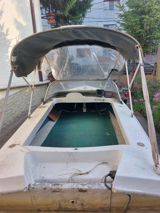 Barca Vega 360 fără motor