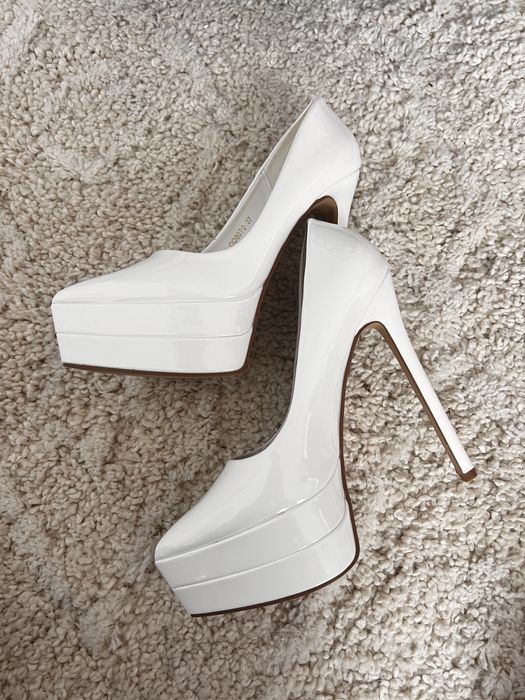 Pantofi albi de lac cu platforma noi