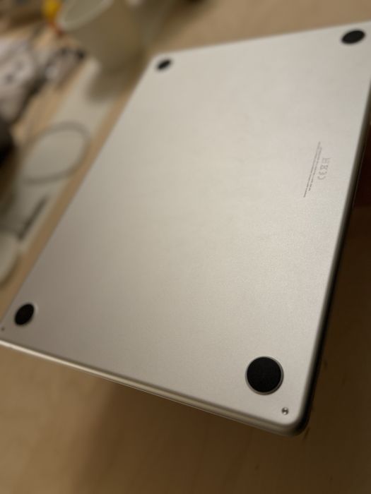 Macbook Air M2 15inch 8GB Ram and 512GB SSH