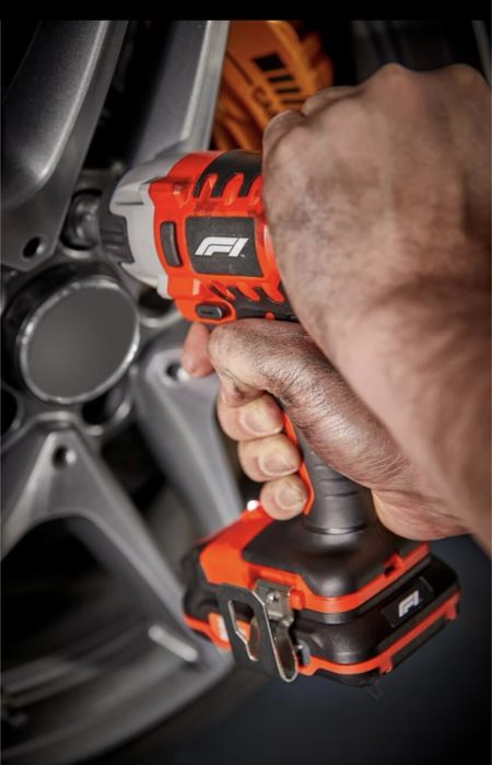 Pistol impact cu acumulator