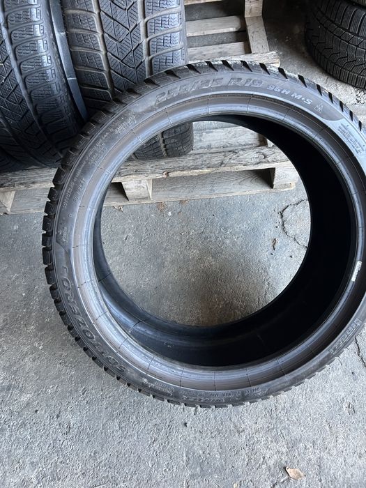4 anvelope iarna 225/40/19+255/35/19 Pirelli Runflat 2020!