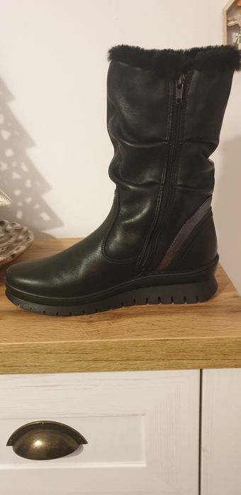 Cizmulite piele negre