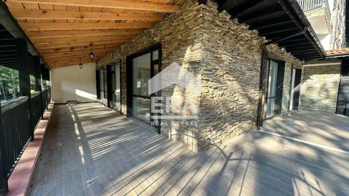 Двустаен апартамент с голяма тераса