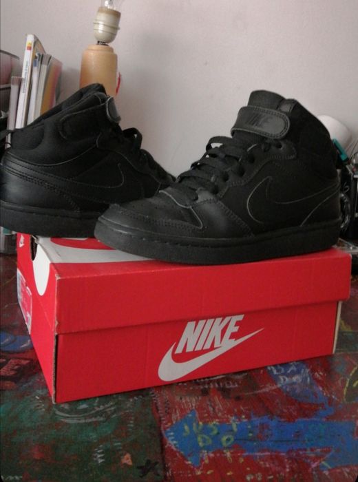 Vând Nike  Court BORUGH MID 2 UNISEX