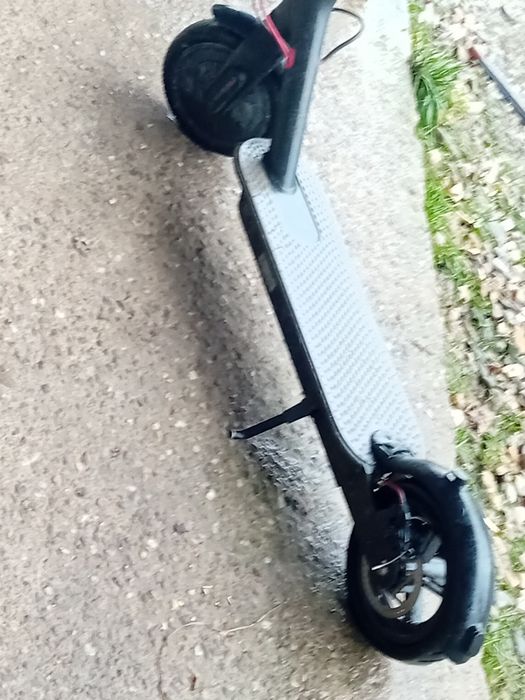 Vând  Trotineta electrica  instare bună