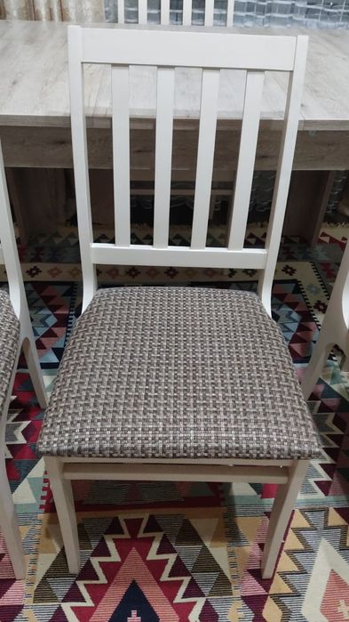 Стол со стульями обеденный