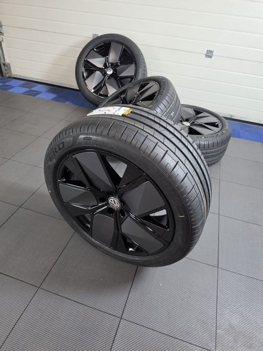Оригинални VW TOUAREG R-LINE 21” LEEDS + PIRELLI P ZERO