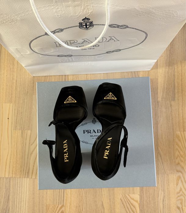 Продаю босоножки Prada