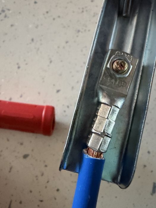 Гъвкави кабели за подаване на ток за автомобили и камиони