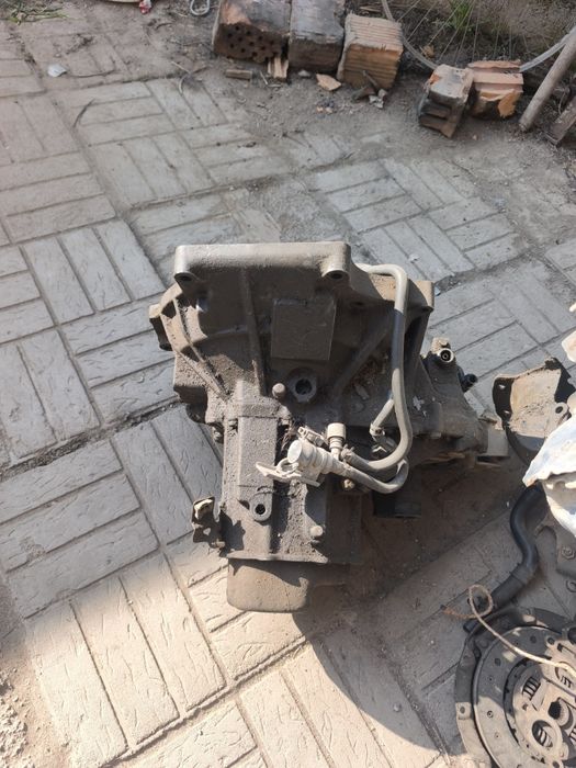 Продам коробку Мазда 323 1.3 bg