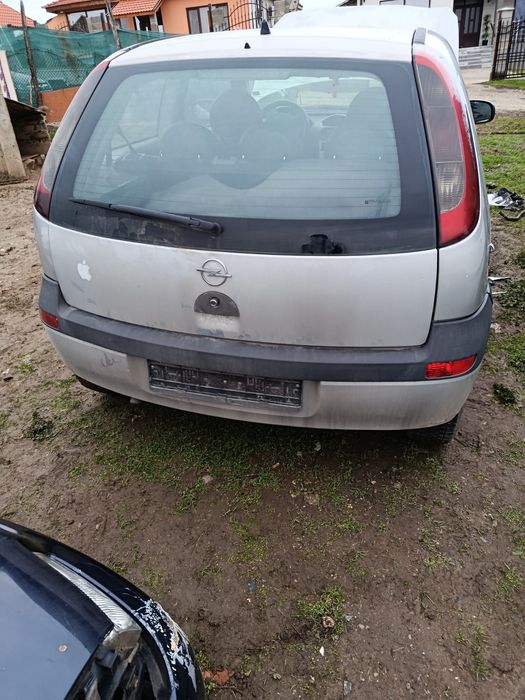 Продава се на Части Opel Corsa C 1.2 бензин