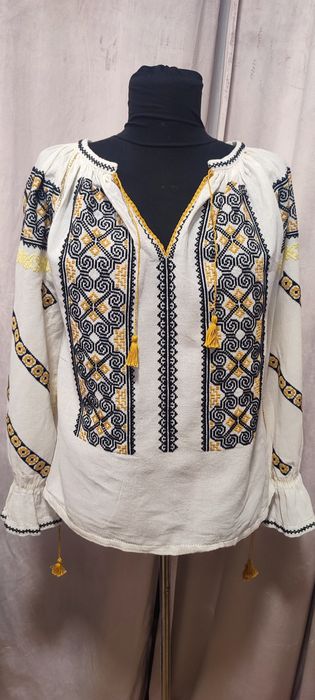 Ie tradițională damă