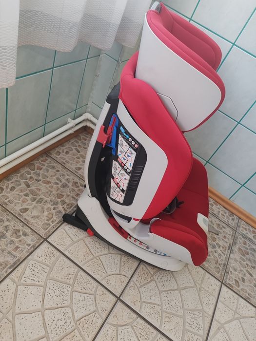 Vand scaun Chicco Seat Up, in stare foarte buna. Husele au fost spalat