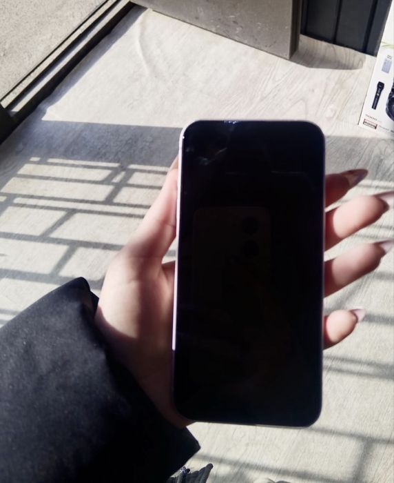 Продам Iphone 13
