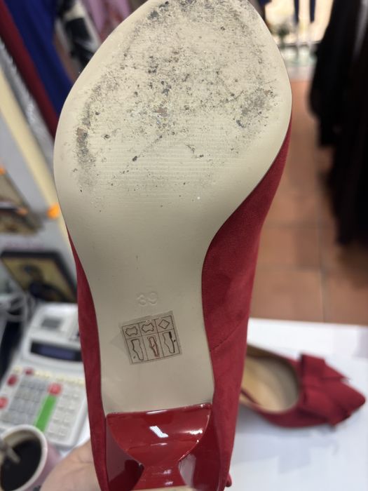 Pantofi rosii piele intoarsa