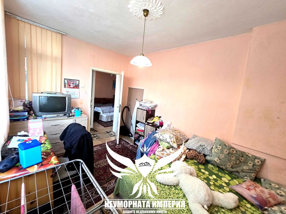 Продавам тристаен 68кв.м. на 4ти етаж с метален гараж в гр.Асеновград, квартал Изток