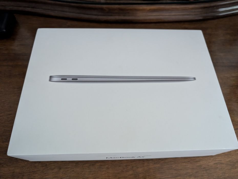Vand MacBook Air Silver Gray, Apple M1 256GB, 8GB DDR4, baterie 99%